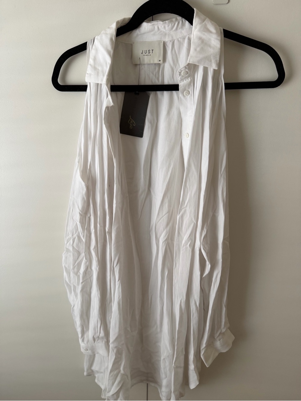 Just Female White Sleeveless Button-Down Top